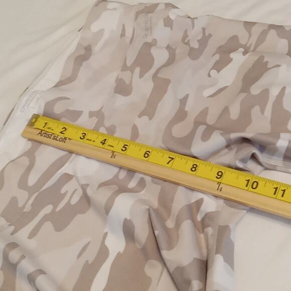 Calvin Klein Performance Wick tan camo Capri leggings. Large - Picture 6 of 8
